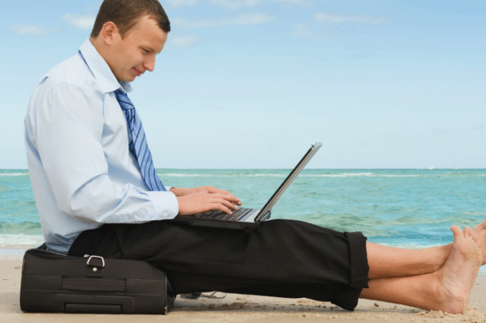 Что делать, если работодатель требует выйти на работу в выходной или отпуск